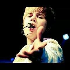 retribua o follow aqui @laviniajdb , esse fc fiz apenas para votos! obg ♥