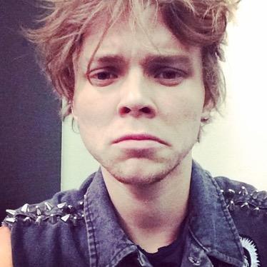 FREE FOLLOW FROM @Jizzy5SOS PLEASE FOLLOW THAT ACCOUNT BC GOAL ILYSM THANK YOU SO MUCH