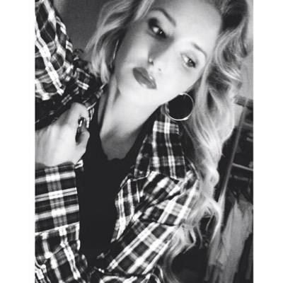 {Multi Rp} Hi I'm Haley. I'm a model. Single ❤️New York livin.