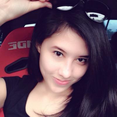 adhellycious's profile picture. 