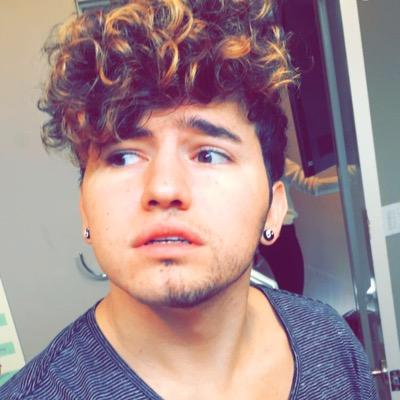 hey!! go follow @casualdillon cause' she just gave you a free follow