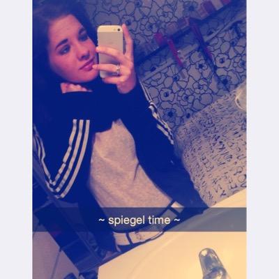 •15 year•snapchat samanthaaax01•instagram samanthaaakussx•from holland•i'm single and free•