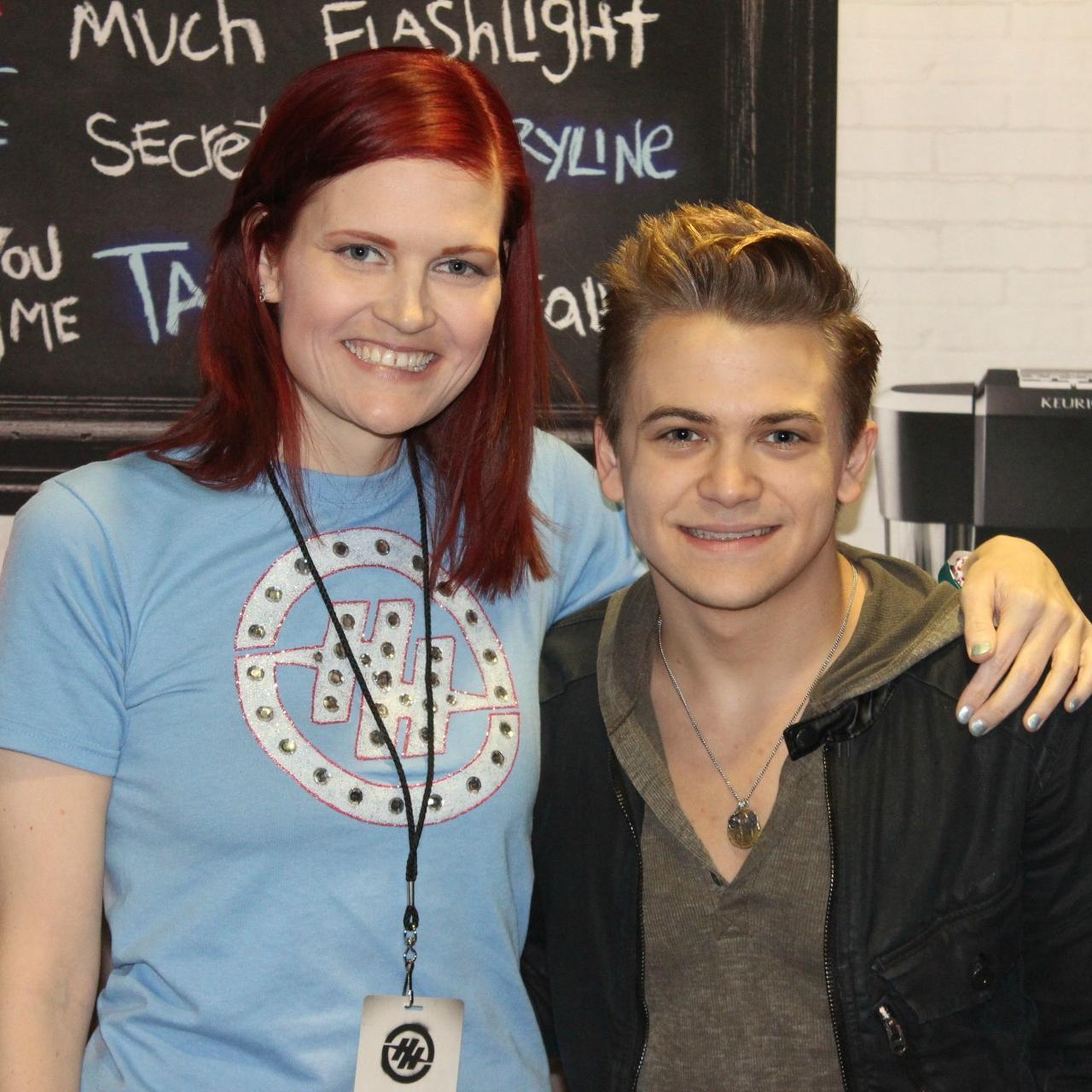 ''I like your shirt! Did you make that?..It's sparkly.'' 💖
I've been to 4 HH shows (so far) 🎶
''Good to see you again, Laura.'' 🥰