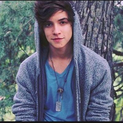 17 year old from Canada. Loves Ed Sheeran and I play the guitar.