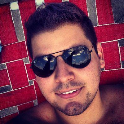 Cantante, actor, escritor, top model, agente secreto, boxeador, futbolista... eso todo lo que me hubiera gustado ser... pero solo soy un chico normal.