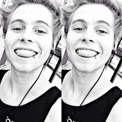 Please follow @Calums_BUNS_hun ❄️
Get her to 800 before christmas. ❤️
@Calums_BUNS_hun ❄️