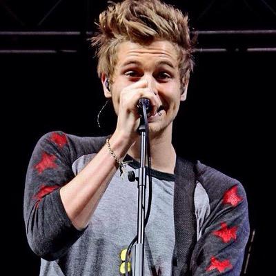 pleeeaasee follow @Jizzy5SOS bc goal. and ask for a follow back .. ilysm thank you xxxx