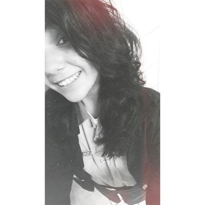 Emanuelly Reis
gosto dos venenos mais lentos, das bebidas mais amargas, das drogas mais poderosas, das ideias mais insanas, dos pensamentos mais complexos