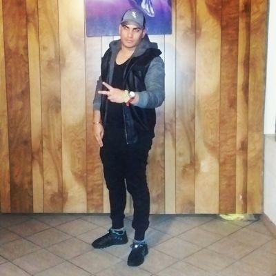 alexcarriles25's profile picture. 