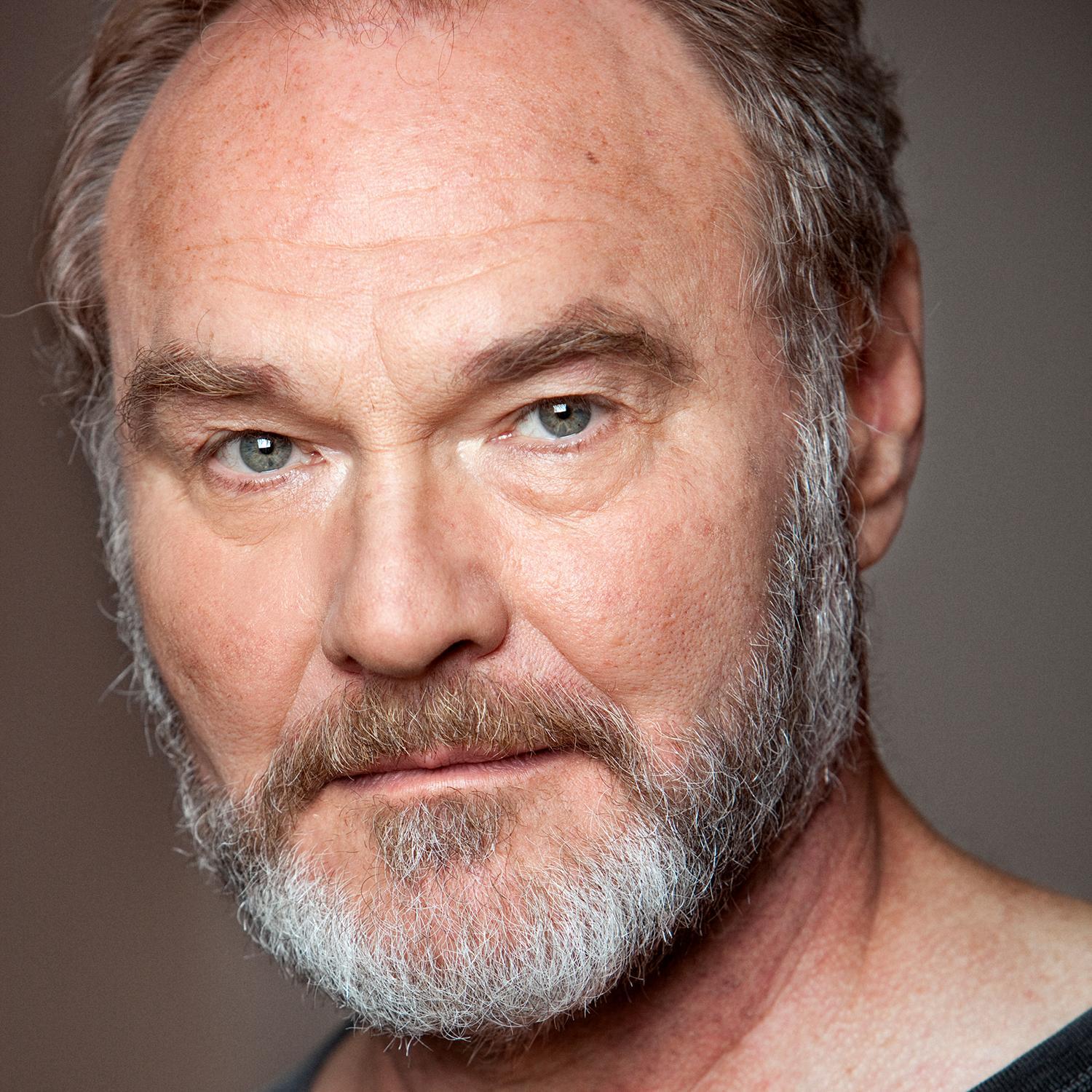 papaegeus's profile picture. Hermia's papa bear