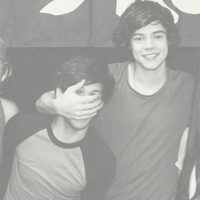 Louis is so adorable, I just want to grab his cute ass, and kiss him all day long, because he makes me really happy.