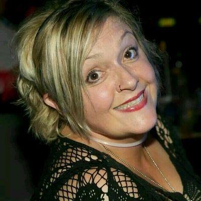 I am an Animal lover, crazy woman. I love all different types of music, but i am now into post morden jukebox. I also need to lose a bit of weight