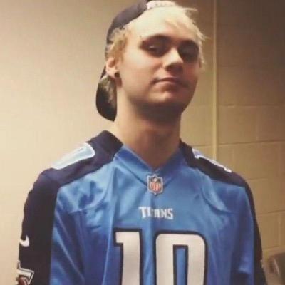 Please please follow @Jizzy5SOS (bc goal) and ask for a follow back. I would appreciate it so so much. thank you ilysm xxxxxxx