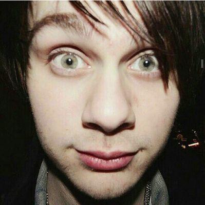 THANK U ALEX  Michael clifford gives me extreme pain