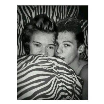 Larry shipper please. Real eyes, Realize, Real lies.