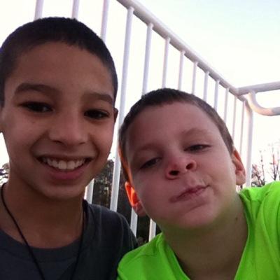 im singal. I love minecraft i like girls that are into minecraft and sports and i
