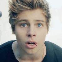 Pleeeaasee follow @Jizzy5SOS (because goal) and ask for a follow back. thank you so much I appreciate it. Lysm.