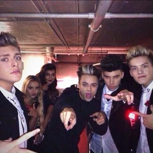 ThatsSoOTYKicks's profile picture. 8 booyyyysssss♥ the blonde one with the angelic voice♥ UJ☆♥ ☆January 18th♥ ☆