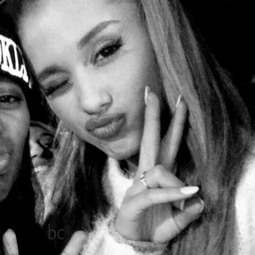 bel_gomezx's profile picture. que miras