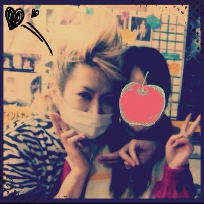 yuri382ptc's profile picture. りりたんわくてか！ ねこがすき！元ＰＴＣ住人。そしてバンギャル→パンピ。敵はギター。 ν[NEU]・Airish など！ 絵も描いていたね。(*・з・) PC版の背景は逹瑯さん作。RT多いのでリムご自由に。トップ画は痛さ最優先。