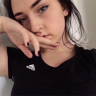 follow @dourkyharry if youre not a loser!