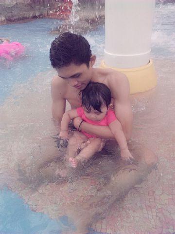 Ayah dan suami dari dua bidadari cantik di muka bumi ini (Vika&Azka)