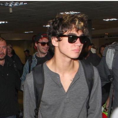 rt / fav or @ CALUM FOR a dm to 3/4 https://t.co/vJHGNGsL9H