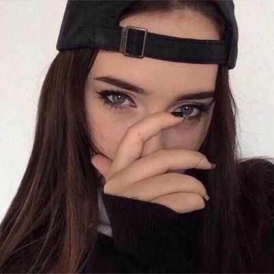 follow @dourkyharry if youre not a loser!
