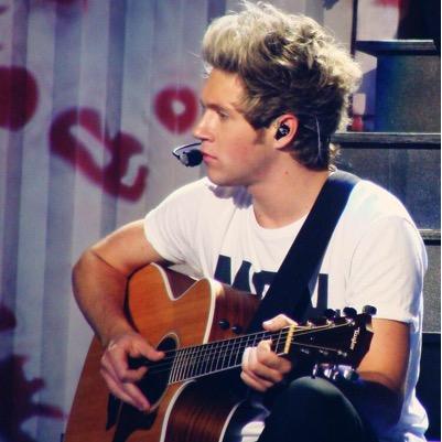 follow @rooibosniall for amazing lockscreens of the boys! you are amazing and don't let anyone tell you otherwise!