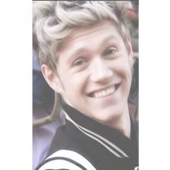 Follow @rxckIessniall bc free follow! ♡