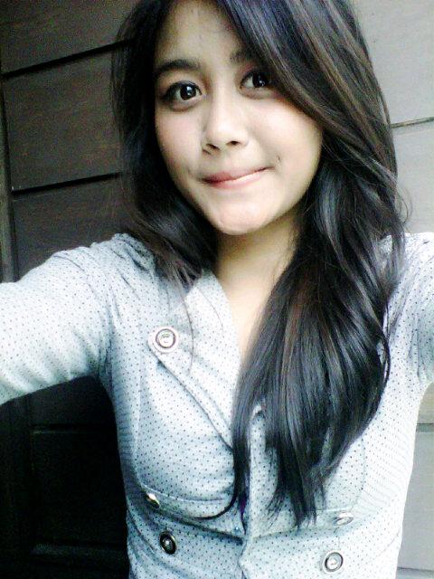 sederhan .. unyu'' .. baik hati dan tdk sombong , hahaha