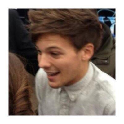 HIII READ THE LINK IN MY BIO FOR EASY QUICK MONEY 100% REAL BRUH earn money for 1d and 5sos tickets bruh CLICK LINK IN BIO