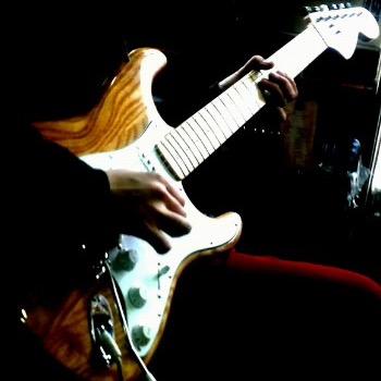 Guitar tutorials and covers here! Tweet me your favourite song! https://t.co/b65XzsbGUH