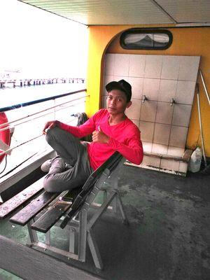 Gak peduli apa kata orang tentang gue! intinya gue yg ngerasain, dan gue yg ngejalanin. :)