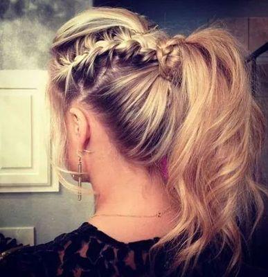 cc je m'appelle Coralie j'ai 12 ans. sur mon compte vous aurez des tutos pour filles.folow moi please et aussi je suis directioner