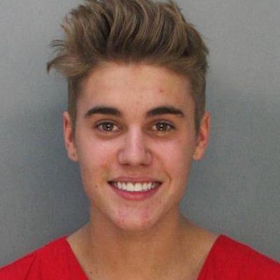 JUSTIN BIEBER FOLLOW ME!!!!!!

yea bitch!