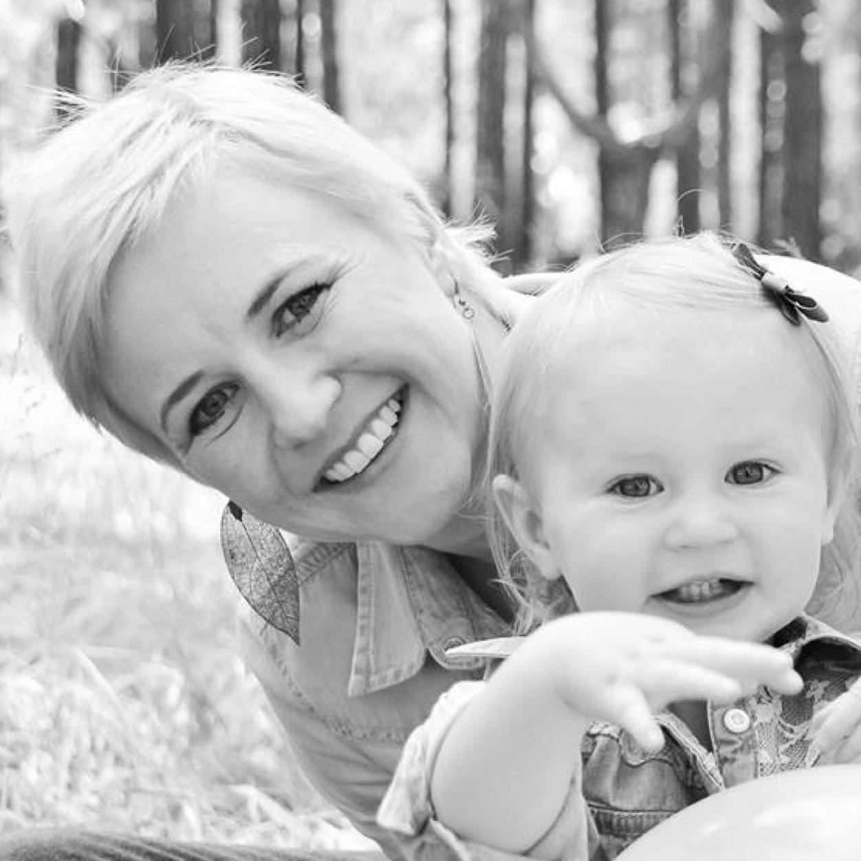 Co-founder of @moneyschoolsa who likes to run - after her kids, in marathons and for good champers. In no particular order.