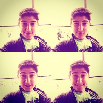 bluedreamstr's profile picture. yürüyen merdivenin sol tarafında durup yolu tıkayan adam benim. ✌️