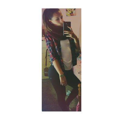 Lauramenddez19's profile picture. 