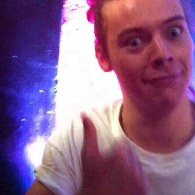 FOLLOW @lostbxyniall PLS ILYSM