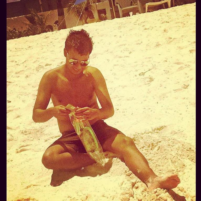 Carloscastrilon's profile picture. Ingenieria de telecomunicaciones    .... mi sueño cambiar el mundo