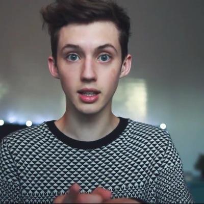 I followed you ? yep . I think that's pretty cool yea ? ok don't follow this account , follow @youtubedaydream . She's pretty cool .