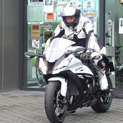 J2V_Official's profile picture. 