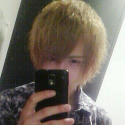 hosuguruisian's profile picture. こんな僕ですが…鼻くそほじくりながら
僕のTLを見てくだされば幸いです！
冬は嫌い。寒いの苦手です。
わりとロマンチックに生きていたい派の人です