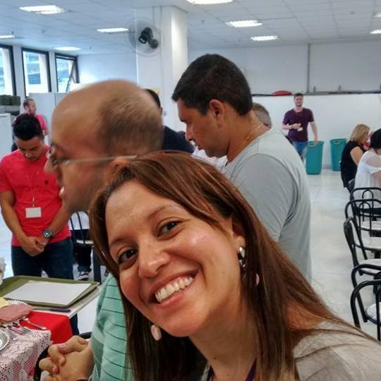 sou chocolatra assumida,e amo artes marcias e literatura e dançar,fotografia,amo a vida,voltei a tocar antes violino minha paixão que me acalma
