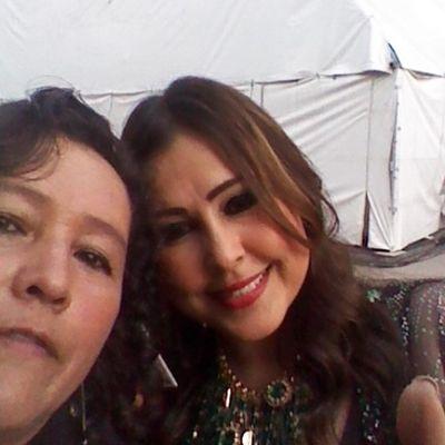 el sentimeinto  del amor por medio de las canciones son mi pasion y ana  gabriel es mi inspiracion,bogota comerciante super fan de la reina