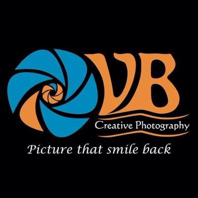An award winning photographer, specialising in commercial photography, headshots, products & wedding photography.