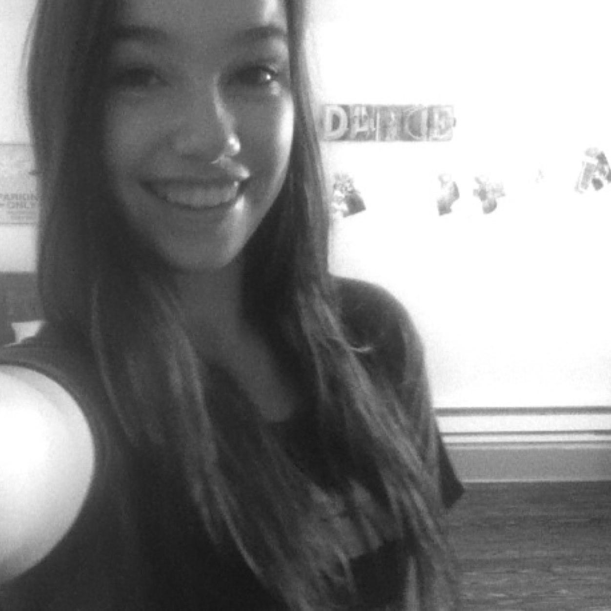 miri1719's profile picture. pretty awkward