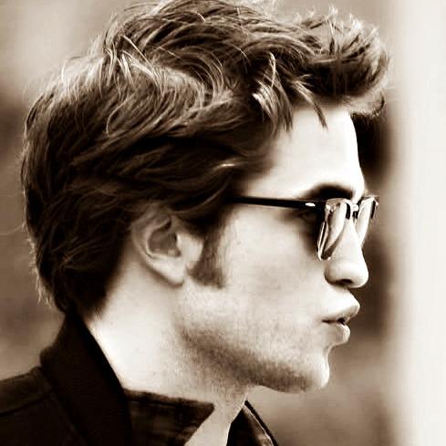 {The Walking Dead Rp Account 18+} I Edward Anthony Masen Jr. Cullen must divert my temptation's to drink the undeads red bubbly liquid.. surviving alone.