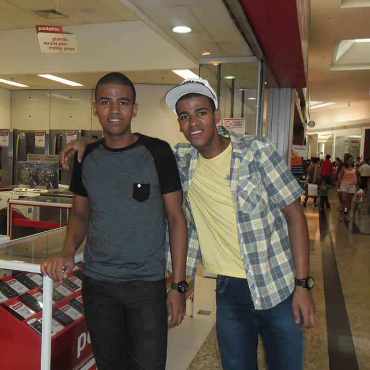 zezeu2011's profile picture. 